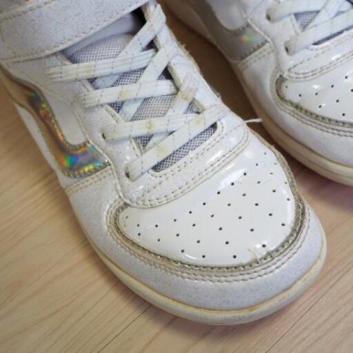 Vans ハイカットスニーカー 白 ピンク 21 Momo 森本のキッズ用品 子供用シューズ の中古あげます 譲ります ジモティーで不用品の処分 Vans ハイカットスニーカー 白 ピンク 21 Momo 森本のキッズ用品 子供用シューズ の中古あげます 譲ります ジモティーで不用品の処分