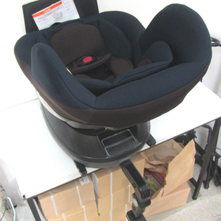 Combi 回転式 チャイルドシート 新生児～4歳頃 クルムーヴ ISOFIX 