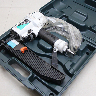 日立 常圧タッカ N5008AF 50mm フロアタッカ(D3513awxY)