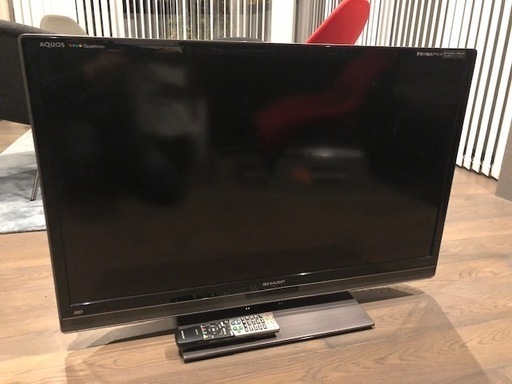 中古のシャープの42型テレビです。