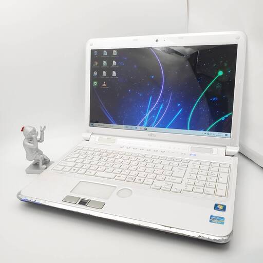 富士通 Corei7 メモリ8GB SSD128GB ノートパソコン