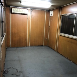 仮設事務所です