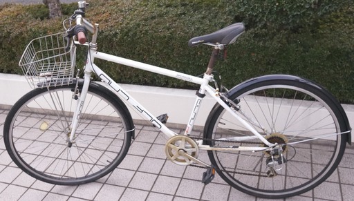シティーサイクル ／ クロスバイク 自転車 タイヤカバーつき。シマノ6段変速、サイズ700Cです。