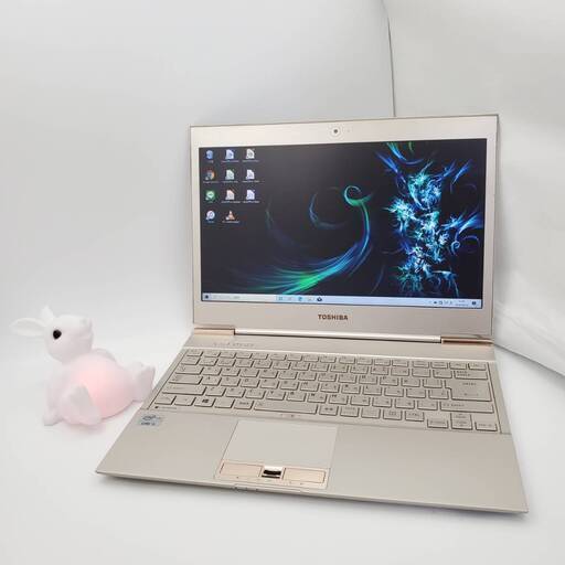 東芝 Corei5 メモリ4GB SSD256GB ノートパソコン