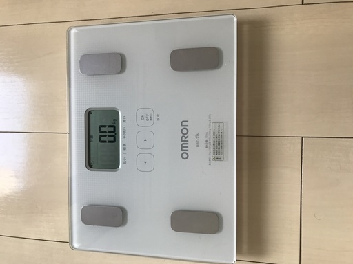 オムロン体重計HBF-216-W（ヨコ28.5cm×タテ21cm）