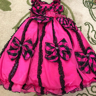 ショッキングピンク　ドレス