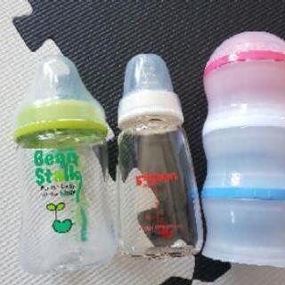 哺乳瓶×2・果汁用乳首・ミルクケース