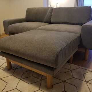 【新品未使用】2.5 seaters ソファーとオットマン　シーヴ Bulge Sofa Series グレー北欧風
