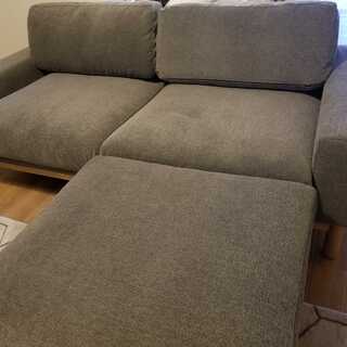 【新品未使用】2.5 seaters ソファーとオットマン　シーヴ Bulge Sofa Series グレー北欧風