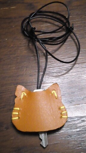 １点もの　本革キーケース　ねこ　ネコ　猫　キーホルダー　キーフォルダー　鍵ケース　カギケース　ハンドメイド　栃木レザー　手作り