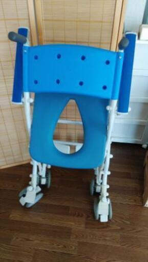 介護用シャワー車椅子です