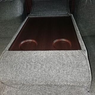 【着払い対応可能！！旧鹿児島市内送料無料】 リサイクルストアスターズ城西店　３人用電動布張りテーブル付きリクライニングソファ