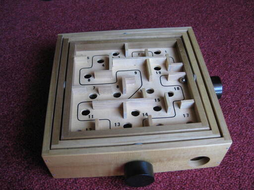 Used 木製迷路ゲーム アナログゲーム パズル 室内遊びに ちくわぶ 足立のボードゲームの中古あげます 譲ります ジモティーで不用品の処分