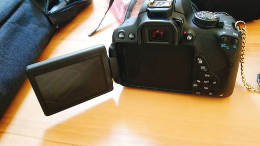 Canon】デジタル一眼レフカメラ EOS Kiss X7i レンズキット(EF-S18