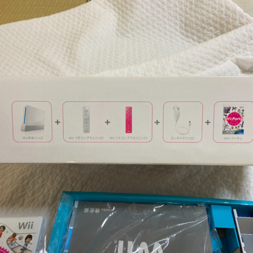 任天堂Wii 本体1式　リモコン2つ　桃鉄　Wiiパーティー