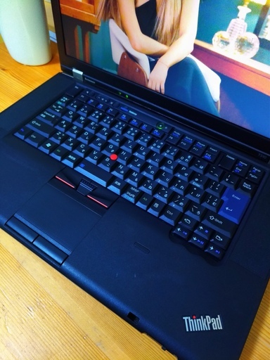 corei7の超高性能レノボ★ とても美品! かっこ良くて高級感のあるマットブラック♪ 最新Windows10 64Bit! メモリ4G 大容量320G Lenovo ThinkPad 大画面15.6インチ DVDドライブ 黒 高級感 ノートパソコン 無線LAN Wi-Fi対応 3