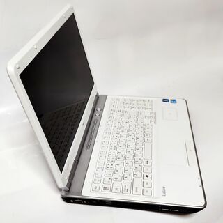 ノートパソコン譲ります。即使える メモリ4G/SSD120G/Core i5/Win10 