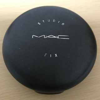 マックのファンデーション　MAC STUDIO FIX NC20