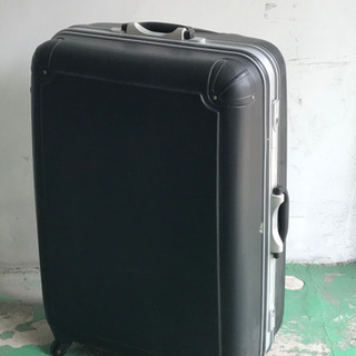 大型スーツケース　