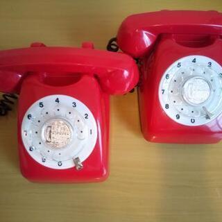 おもちゃの赤い電話セット