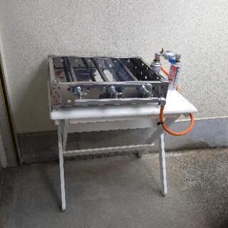 ステンレステーブル付　業務用ガス式　鉄板焼きグリラー　テイクアウト出前大量調理に
