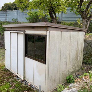 プレハブ小屋