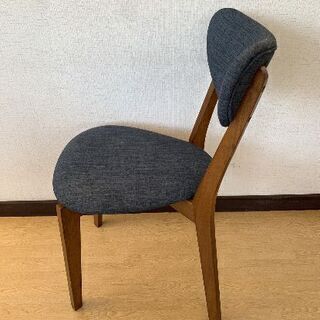 再入荷　木製の椅子