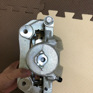 ヴェゼル右フロントブレーキキャリパー
