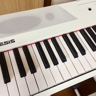 ALESIS Recital White ペダル+スタンド+イスセット 電子ピアノ 白 フルサイズ・セミウェイト88鍵盤 ALESIS Recital White ペダル+スタンド+イスセット 電子ピアノ 白 フル