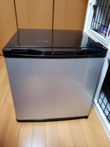 完了　小型冷蔵庫　単身用　エスキュービズム1ドア冷蔵庫　WR-1046SL