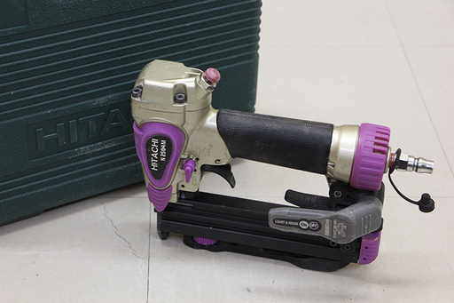 HITACHI 日立工機 25ｍｍタッカー N2504M ライト・エアダスタ付 エアタッカ 工具 作業 現場 大工道具(D3527asxY)