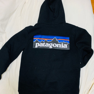 Patagonia 黒　パーカー　