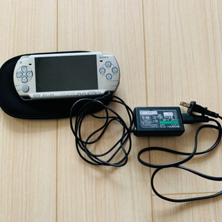 【取引終了】PSP・本体・入れ物・充電器【中古】