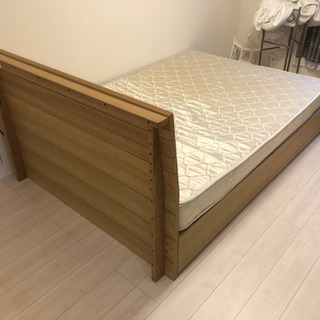 ダブルベッド　収納　コンセント付き　マットレス　ニトリ