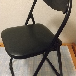 折りたたみ椅子（ブラック）