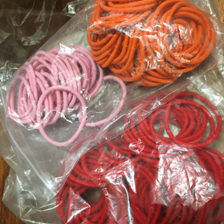 ヘアゴムたくさん 赤 ピンク オレンジ ぐうぐう 心斎橋のその他の中古あげます 譲ります ジモティーで不用品の処分