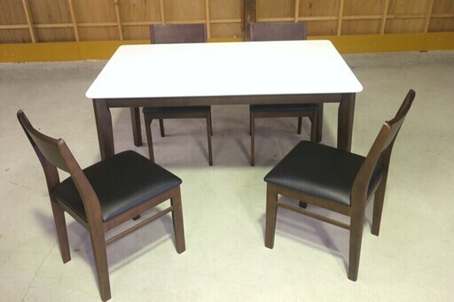 広島市内送料無料 美品 使用3か月 5人掛けダイニングセット テーブル幅130cm 椅子4脚 5点セット