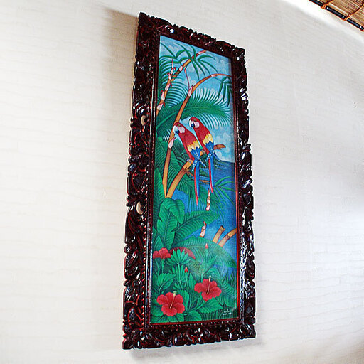 バリ絵画・花鳥風月アート：コンゴウインコの番いが寄り添う自然豊かな癒し画なんです。いいねぇ
