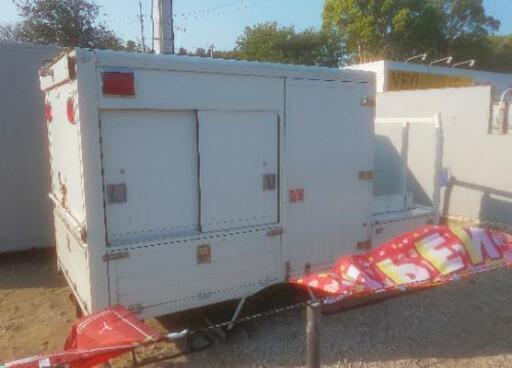 値下げしました】【レア】【扉多数】【3t車でも配送可】工具入れ