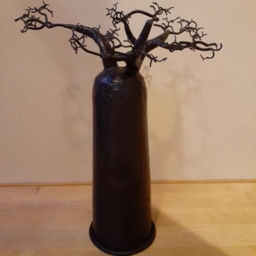 アイアン製バオバブの木