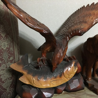 木彫りの鷲