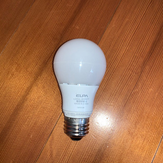 ほぼ新品 LED電球 30W相当 4灯