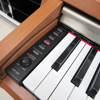 美品】YAMAHA 電子ピアノ CLP-220C【無料配送可能】 美品] YAMAHA P-85