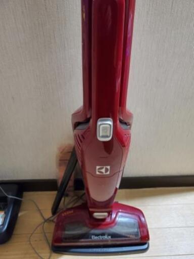 Electrolux スティック型サイクロン式掃除機 \n