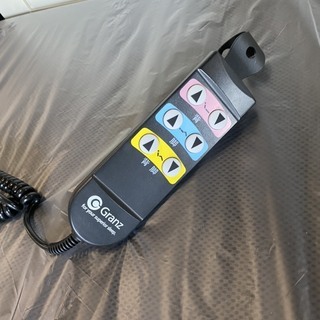 グランツ製　電動ベッド　通常10万円オーバー！展示現品マットレスも付いて39800円！しかも2-モーターです。ホワイト色！