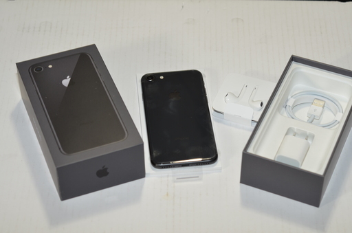 Apple iPhone 8 ホワイト 64GB SIMロック au 付属品完備