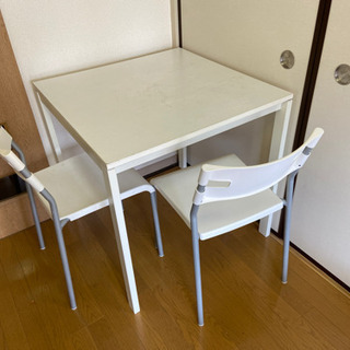 0円　イケアテーブル75×75 椅子2脚セット