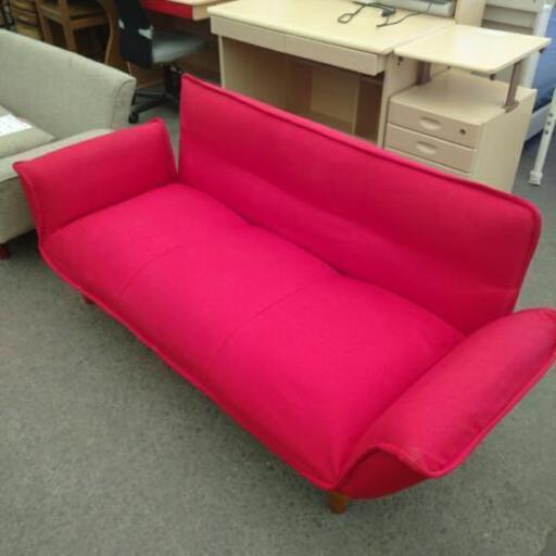 真っ赤なソファーベッド