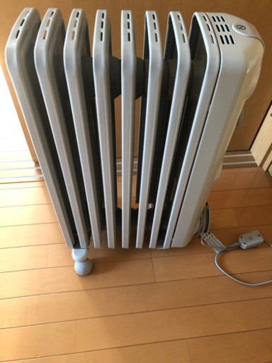 【美品】デロンギ製オイルヒーター JR0812-GY