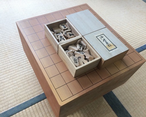 高級将棋盤 　購入価格¥48,000　盤の厚さ5.8寸 山形市内他　無料配達可能